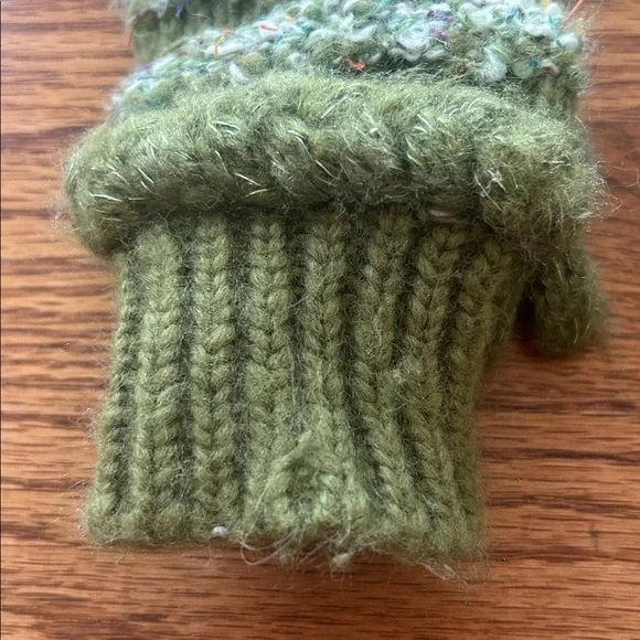 Betsey Johnson Green Winter Gloves - Picture 4 of 9